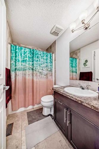 47 Auburn Bay Boulevard Se, Calgary, AB - Indoor Photo Showing Bathroom