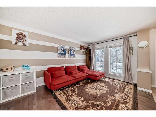 47 Auburn Bay Boulevard Se, Calgary, AB - Indoor Photo Showing Living Room