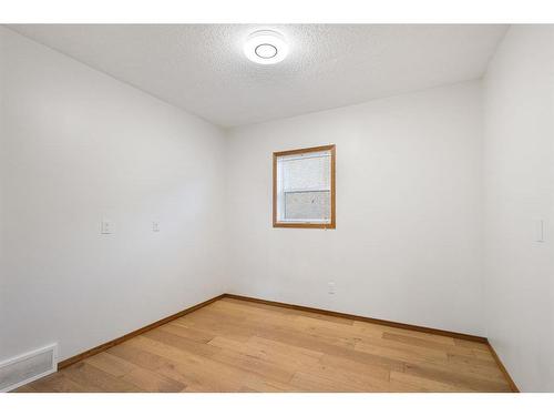 13 Edgeridge Mews Nw, Calgary, AB - Indoor Photo Showing Other Room