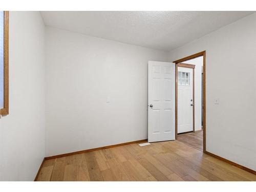 13 Edgeridge Mews Nw, Calgary, AB - Indoor Photo Showing Other Room