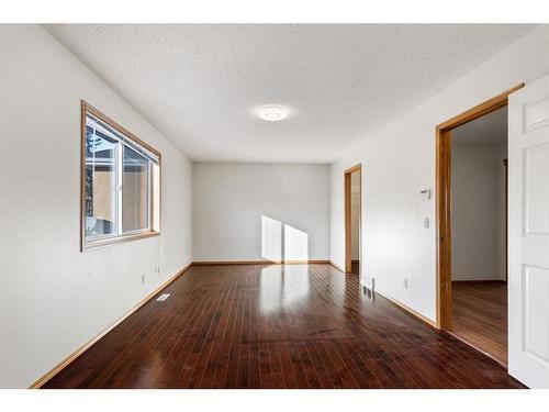 13 Edgeridge Mews Nw, Calgary, AB - Indoor Photo Showing Other Room