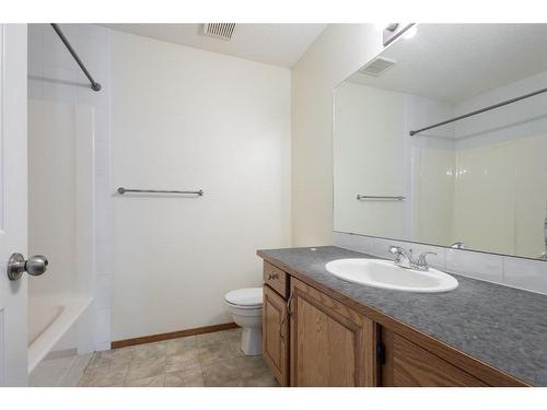 13 Edgeridge Mews Nw, Calgary, AB - Indoor Photo Showing Bathroom