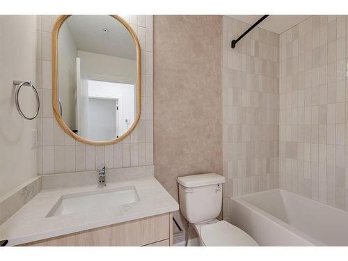 214-370 Dieppe Drive Sw, Calgary, AB - Indoor Photo Showing Bathroom