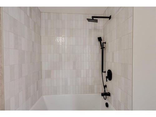 214-370 Dieppe Drive Sw, Calgary, AB - Indoor Photo Showing Laundry Room