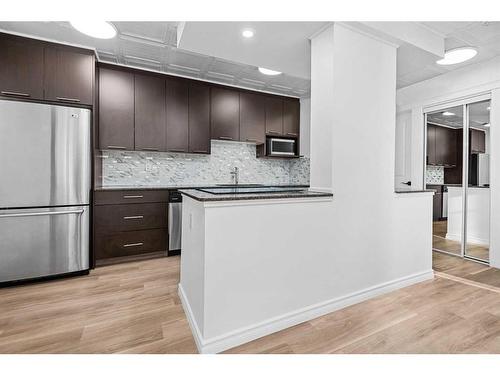 403-501 57 Avenue Sw, Calgary, AB - Indoor Photo Showing Kitchen With Upgraded Kitchen