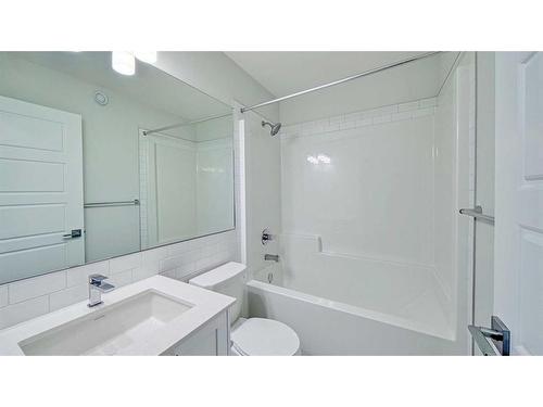 605 Dawson Drive, Chestermere, AB - Indoor Photo Showing Bathroom