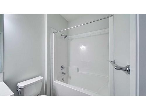 605 Dawson Drive, Chestermere, AB - Indoor Photo Showing Bathroom