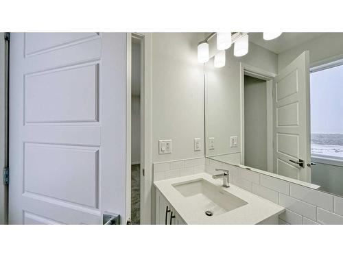 605 Dawson Drive, Chestermere, AB - Indoor Photo Showing Bathroom