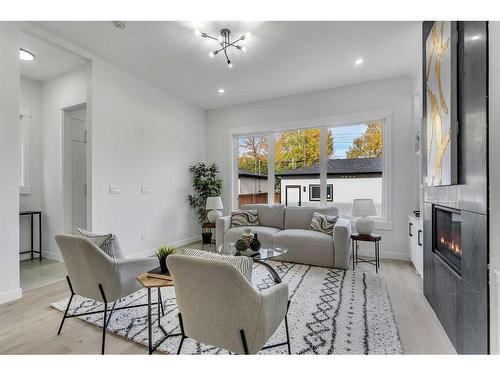 510 14 Avenue Ne, Calgary, AB - Indoor Photo Showing Living Room With Fireplace