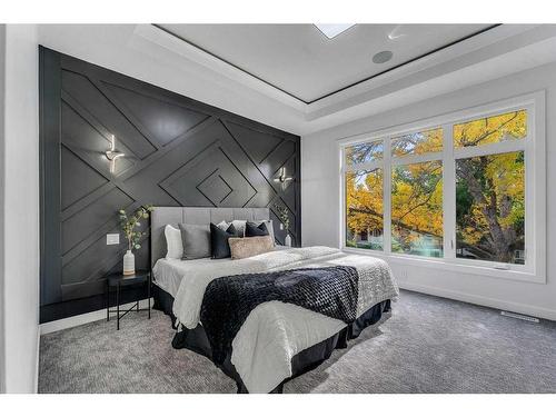 510 14 Avenue Ne, Calgary, AB - Indoor Photo Showing Bedroom