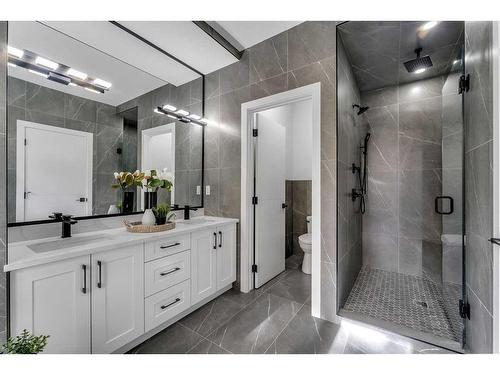 510 14 Avenue Ne, Calgary, AB - Indoor Photo Showing Bathroom