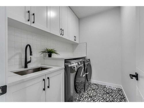 510 14 Avenue Ne, Calgary, AB - Indoor Photo Showing Laundry Room