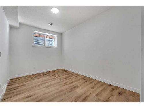 510 14 Avenue Ne, Calgary, AB - Indoor Photo Showing Other Room