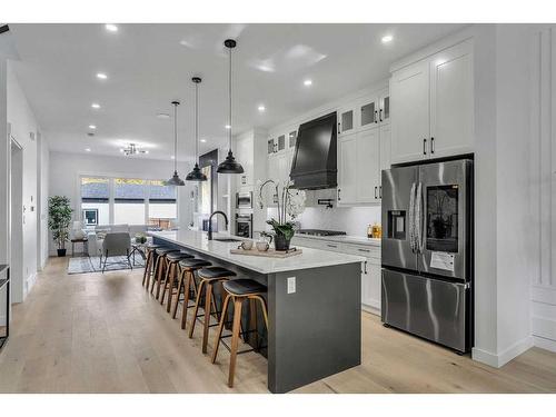 510 14 Avenue Ne, Calgary, AB - Indoor Photo Showing Kitchen With Upgraded Kitchen