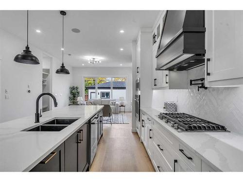 510 14 Avenue Ne, Calgary, AB - Indoor Photo Showing Kitchen With Double Sink With Upgraded Kitchen