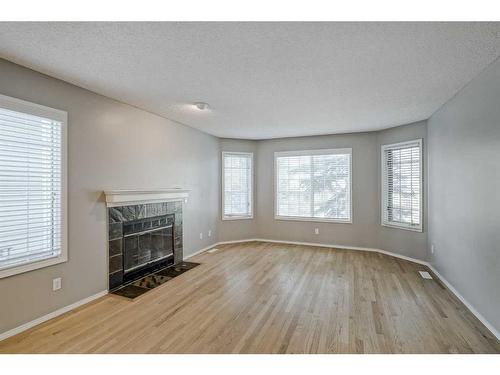 425 15 Street Nw, Calgary, AB - Indoor With Fireplace