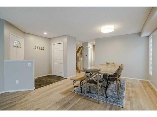 425 15 Street Nw, Calgary, AB - Indoor Photo Showing Dining Room