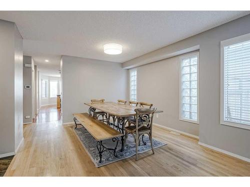 425 15 Street Nw, Calgary, AB - Indoor Photo Showing Dining Room