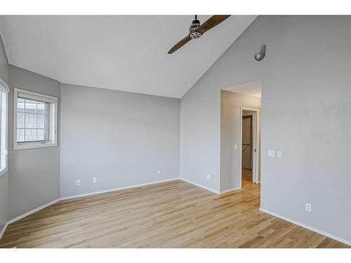 425 15 Street Nw, Calgary, AB - Indoor Photo Showing Other Room