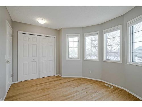 425 15 Street Nw, Calgary, AB - Indoor Photo Showing Other Room