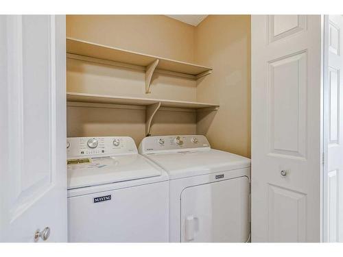 425 15 Street Nw, Calgary, AB - Indoor Photo Showing Laundry Room