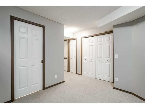 425 15 Street Nw, Calgary, AB - Indoor Photo Showing Other Room