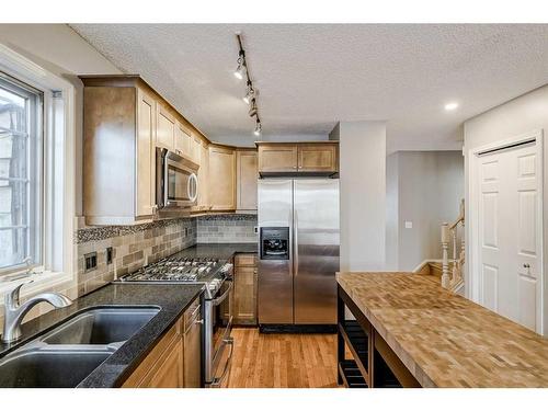 425 15 Street Nw, Calgary, AB - Indoor Photo Showing Kitchen With Stainless Steel Kitchen With Double Sink