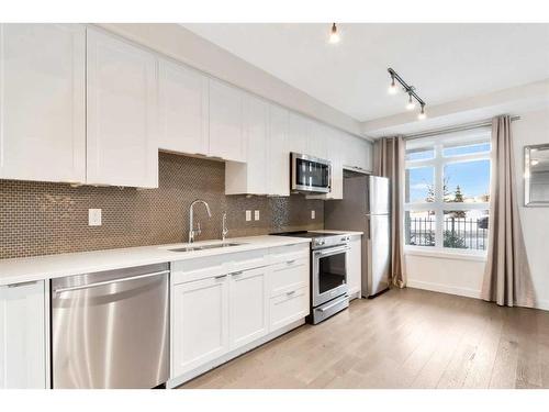 33-25 Auburn Meadows View Se, Calgary, AB - Indoor Photo Showing Kitchen