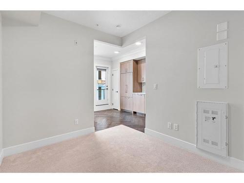 401-370 Dieppe Drive Sw, Calgary, AB - Indoor Photo Showing Other Room