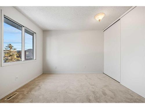 53-3015 51 Street Sw, Calgary, AB - Indoor Photo Showing Other Room