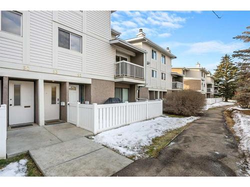 53-3015 51 Street Sw, Calgary, AB - Outdoor