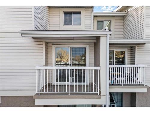 53-3015 51 Street Sw, Calgary, AB - Outdoor