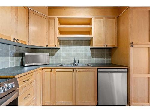 53-3015 51 Street Sw, Calgary, AB - Indoor Photo Showing Kitchen With Double Sink