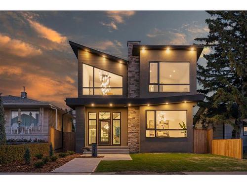 216 13 Street Ne, Calgary, AB - Outdoor