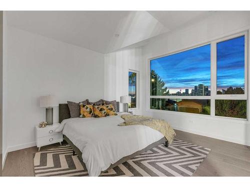 216 13 Street Ne, Calgary, AB - Indoor Photo Showing Bedroom