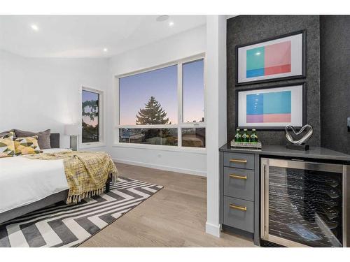 216 13 Street Ne, Calgary, AB - Indoor Photo Showing Bedroom