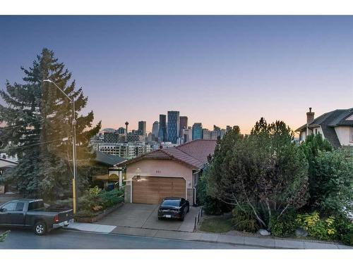 216 13 Street Ne, Calgary, AB - Outdoor