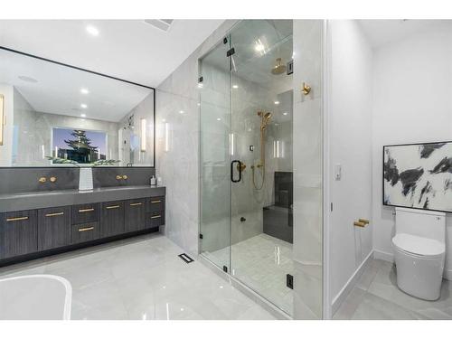 216 13 Street Ne, Calgary, AB - Indoor Photo Showing Bathroom