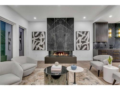 216 13 Street Ne, Calgary, AB - Indoor Photo Showing Living Room