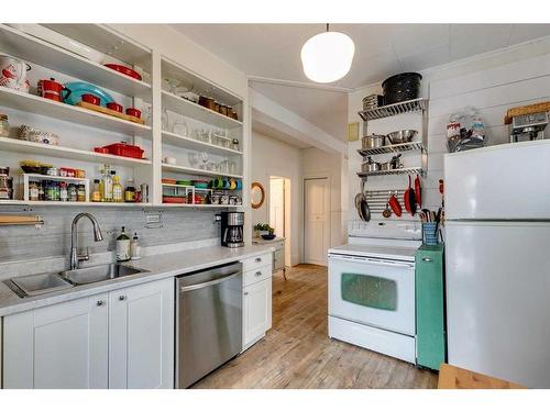 910 5 Street Nw, Calgary, AB - Indoor Photo Showing Kitchen