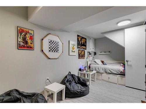 910 5 Street Nw, Calgary, AB - Indoor Photo Showing Bedroom