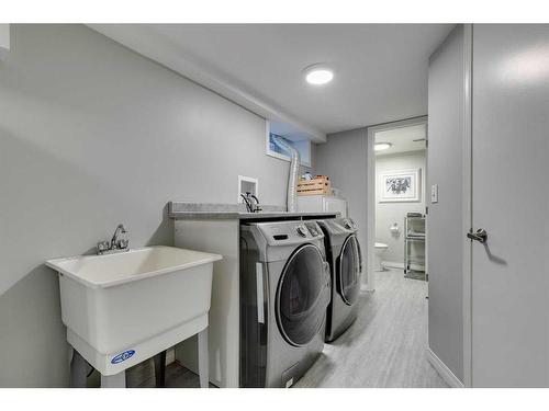 910 5 Street Nw, Calgary, AB - Indoor Photo Showing Laundry Room