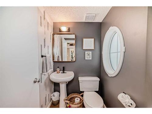 37 Tuscany Springs Park Nw, Calgary, AB - Indoor Photo Showing Bathroom