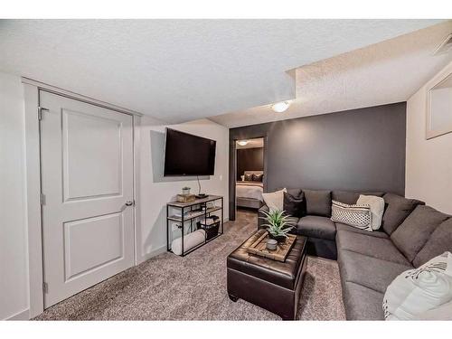 37 Tuscany Springs Park Nw, Calgary, AB - Indoor Photo Showing Living Room