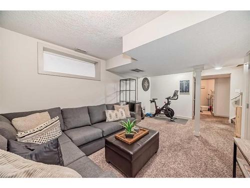 37 Tuscany Springs Park Nw, Calgary, AB - Indoor Photo Showing Living Room