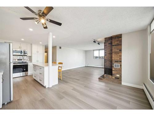 703-1020 14 Avenue Sw, Calgary, AB - Indoor Photo Showing Kitchen