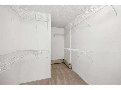 703-1020 14 Avenue Sw, Calgary, AB - Indoor With Storage