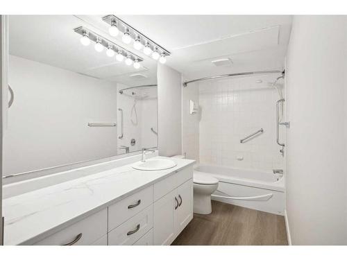 703-1020 14 Avenue Sw, Calgary, AB - Indoor Photo Showing Bathroom