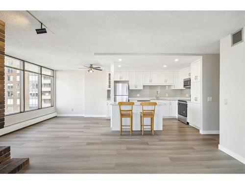 703-1020 14 Avenue Sw, Calgary, AB - Indoor Photo Showing Kitchen