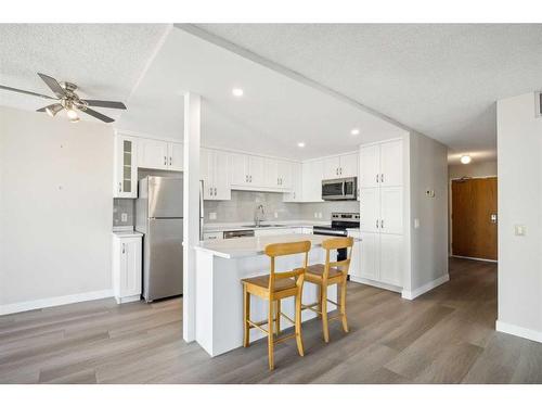 703-1020 14 Avenue Sw, Calgary, AB - Indoor Photo Showing Kitchen With Stainless Steel Kitchen